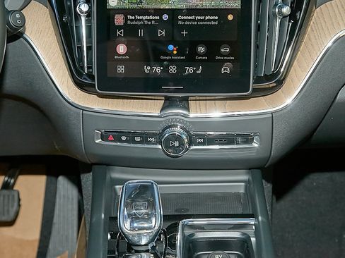 New 2026 Volvo XC60 B5 Plus w/ Climate Package image 26