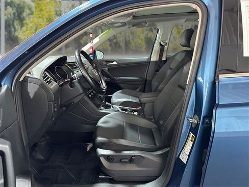 Used 2019 Volkswagen Tiguan SE w/ Panoramic Sunroof Package image 9