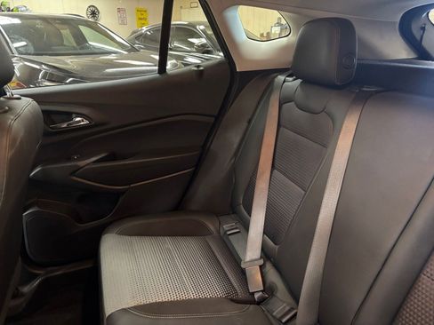 Used 2025 Chevrolet Trax LT image 38