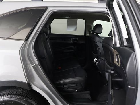 Used 2023 Kia Sorento S w/ Panoramic Sunroof Package image 32