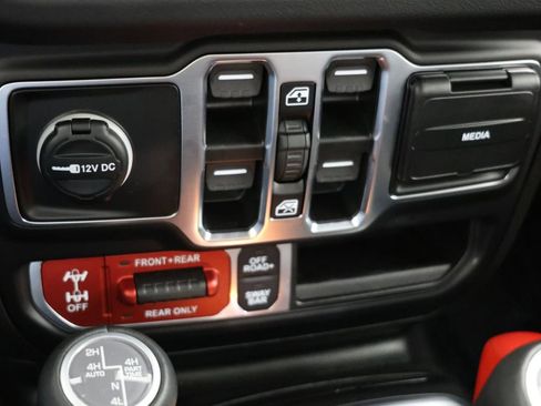 Used 2025 Jeep Wrangler Unlimited Rubicon AWD/4WD image 30