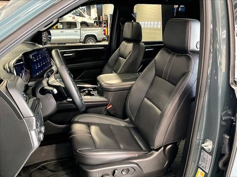 Used 2025 Chevrolet Tahoe RST w/ Comfort Package AWD/4WD image 10