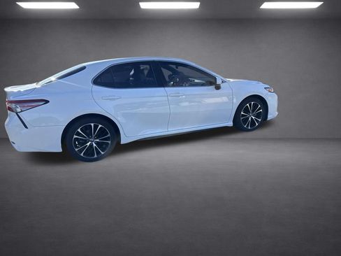 Used 2018 Toyota Camry SE FWD image 17