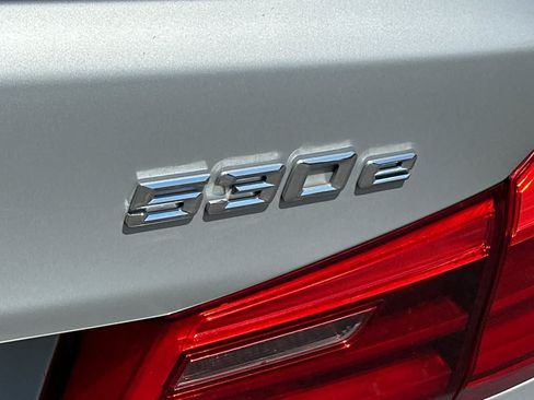 Used 2018 BMW 530e RWD image 26