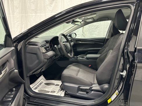 Used 2025 Toyota Camry LE image 10