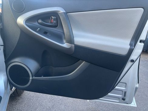 Used 2012 Toyota RAV4 Limited image 12