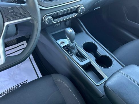 Used 2025 Nissan Altima 2.5 SV FWD image 19