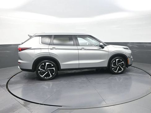 Used 2024 Mitsubishi Outlander SE AWD/4WD image 9