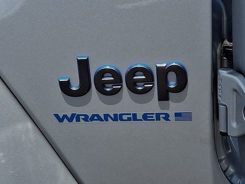 Used 2023 Jeep Wrangler Unlimited Sahara AWD/4WD image 30