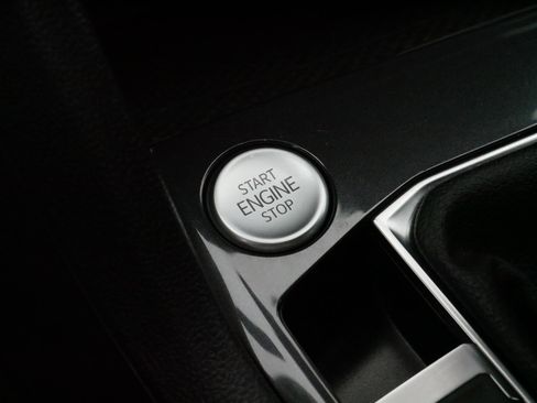 Certified 2022 Volkswagen Tiguan SEL R-Line image 29