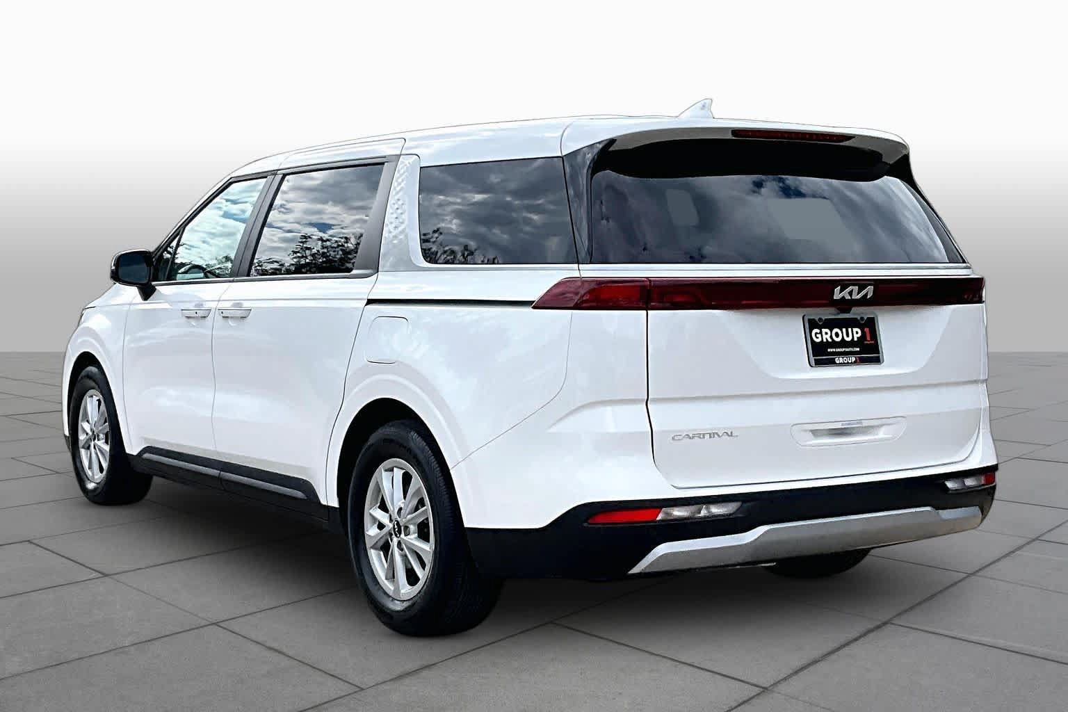 Used 2024 Kia Carnival LX FWD image 12