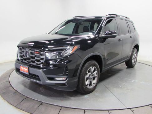 Used 2023 Honda Passport TrailSport image 3