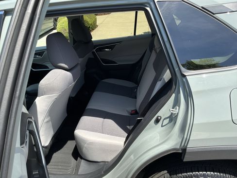 Used 2021 Toyota RAV4 XLE FWD image 30
