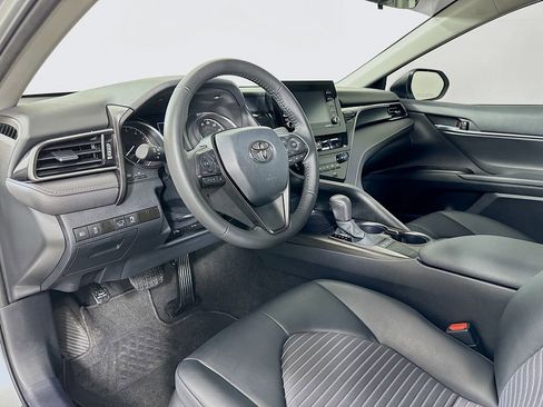 Used 2024 Toyota Camry SE image 9