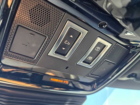 Used 2025 Land Rover Range Rover Velar Dynamic SE image 33