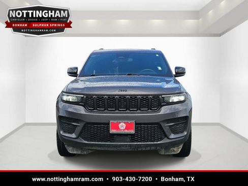 Used 2023 Jeep Grand Cherokee Altitude AWD/4WD image 2