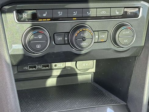 Used 2019 Volkswagen Tiguan SE w/ Panoramic Sunroof Package image 17