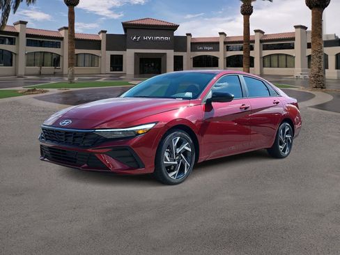 Used 2025 Hyundai Elantra Sport image 4
