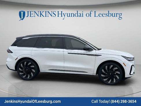 Used 2024 Lincoln Nautilus Black Label w/ Jet Appearance Package (87T) AWD/4WD image 3