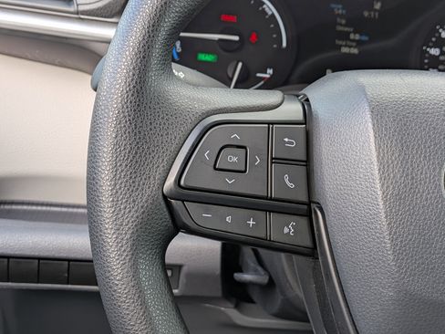 Used 2024 Toyota Sienna LE image 37