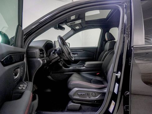 Used 2025 Honda Pilot TrailSport image 21