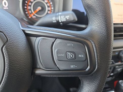 Used 2025 Jeep Gladiator Sport AWD/4WD image 17
