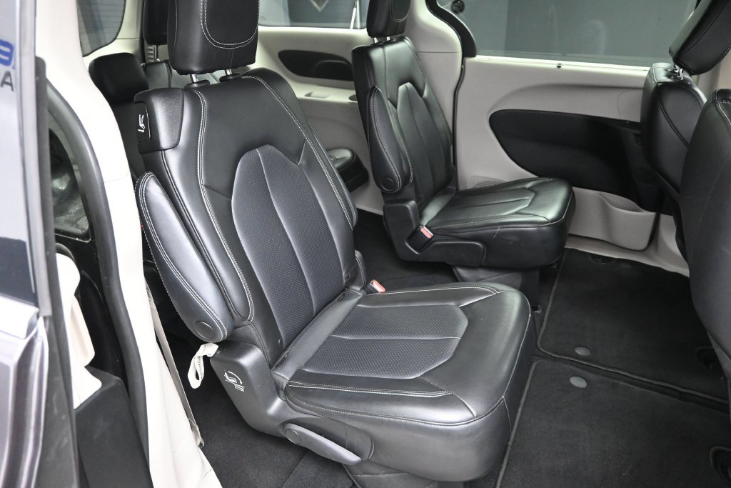 Used 2023 Chrysler Pacifica Touring-L FWD image 34