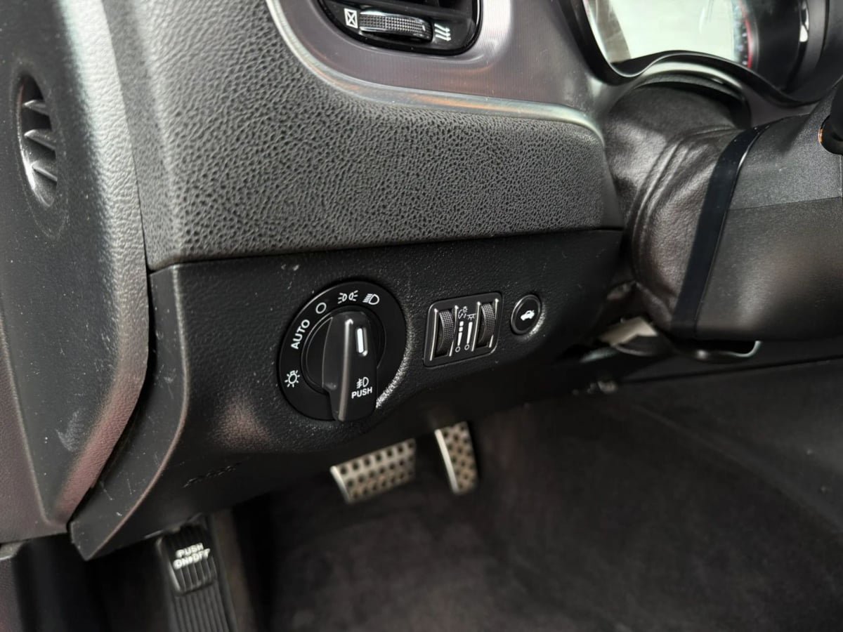 Used 2019 Dodge Charger R/T w/ Blacktop Package RWD image 37