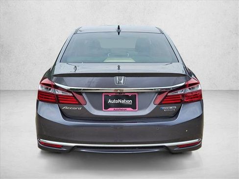 Used 2017 Honda Accord Touring image 7