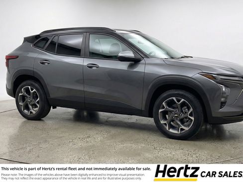 Used 2025 Chevrolet Trax LT image 1