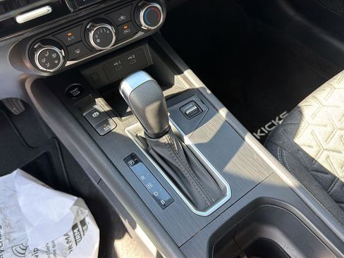 Used 2025 Nissan Kicks SV FWD image 22