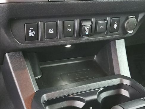 Used 2022 Toyota Tacoma TRD Sport w/ Technology Package image 30