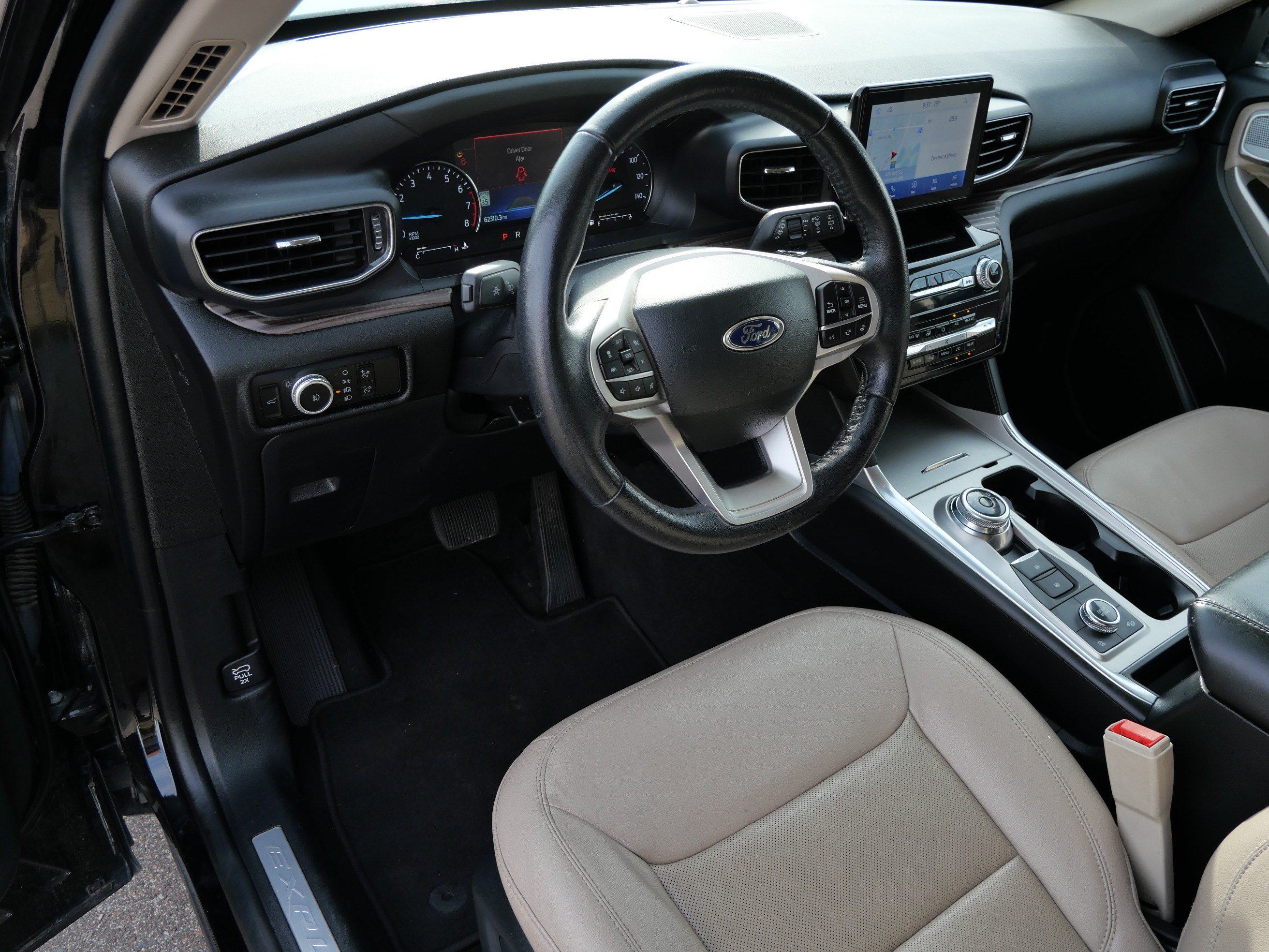 Used 2023 Ford Explorer Limited AWD/4WD image 18