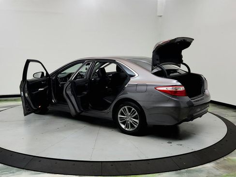 Used 2016 Toyota Camry SE image 12