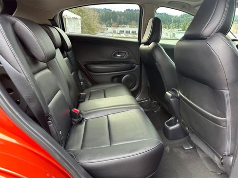 Used 2020 Honda HR-V Touring image 12