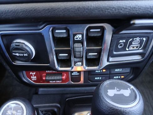 Used 2025 Jeep Wrangler Willys image 44