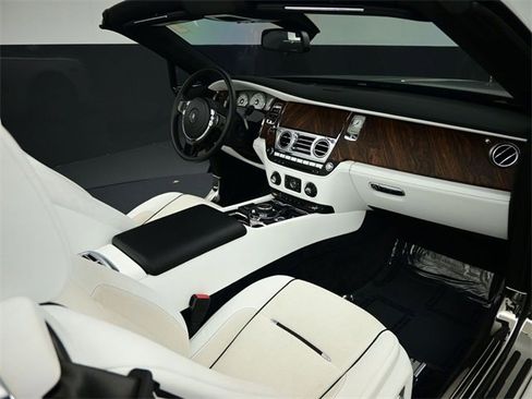 Used 2016 Rolls-Royce Dawn image 39