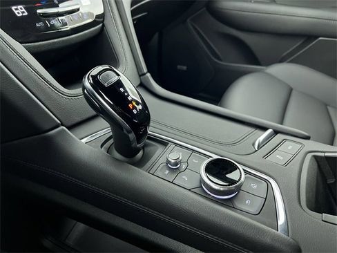 Used 2025 Cadillac XT5 Luxury image 16