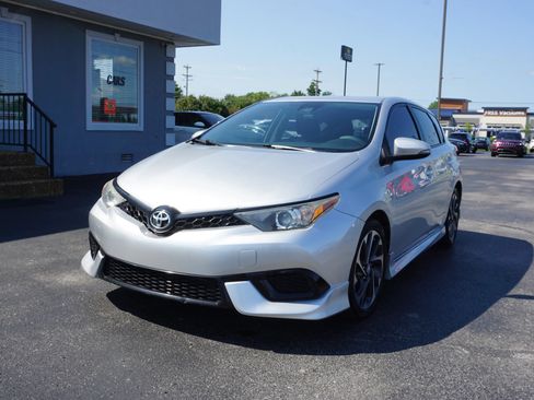 Used 2018 Toyota Corolla iM FWD image 1