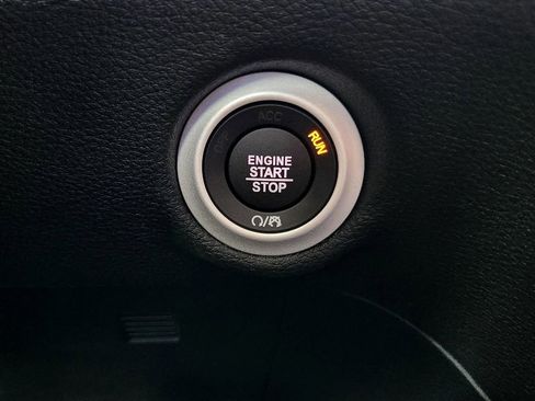 New 2026 Chrysler Pacifica Limited w/ Uconnect Theater Family Group image 26