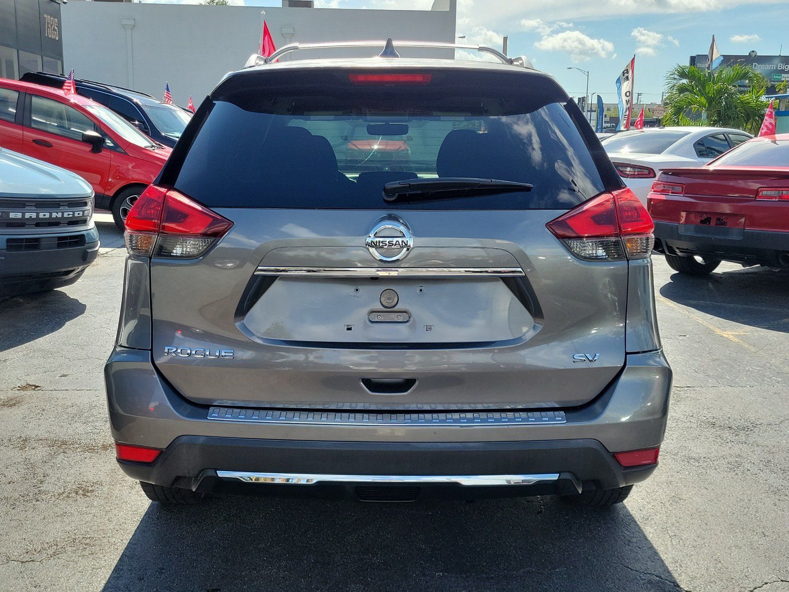 Used 2018 Nissan Rogue SV w/ Premium Package FWD image 5
