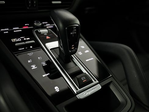 Used 2023 Porsche Cayenne image 38