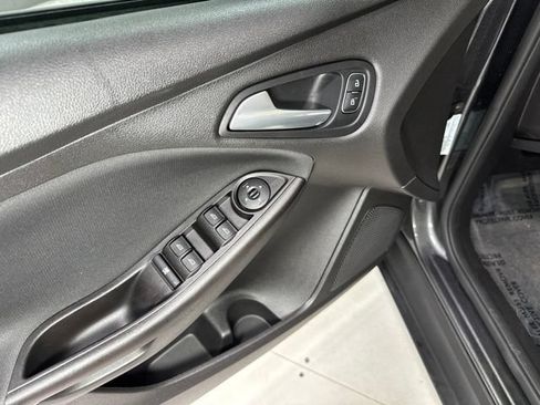 Used 2018 Ford Focus SE FWD image 9