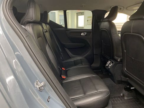 Used 2020 Volvo XC40 T5 Momentum w/ Protection Package Premier image 19
