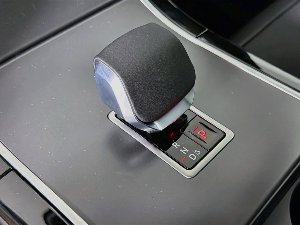New 2026 Land Rover Range Rover Velar S AWD/4WD image 17