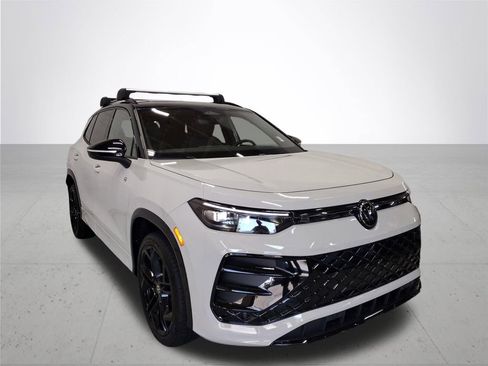 New 2026 Volkswagen Tiguan SE R-Line AWD/4WD image 4