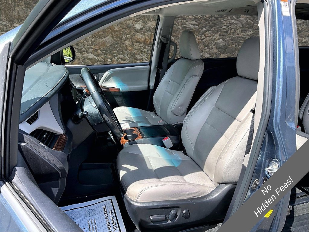 Used 2017 Toyota Sienna Limited Premium AWD/4WD image 22