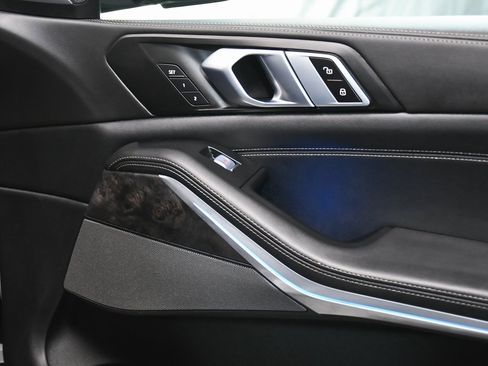 Used 2023 BMW X7 xDrive40i w/ M Sport Package image 18