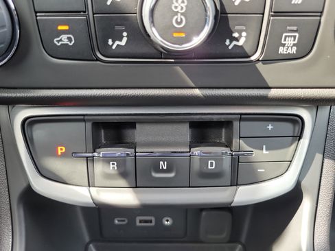 Used 2023 GMC Terrain SLE w/ Driver Convenience Package FWD image 23