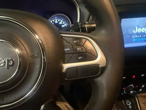 Certified 2021 Jeep Compass Latitude image 30